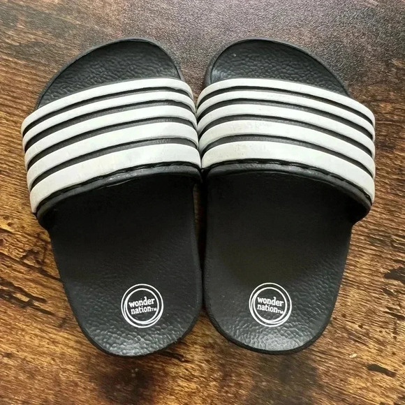 Wonder Nation | little boy slides. Size: 3 - Picture 6 of 10